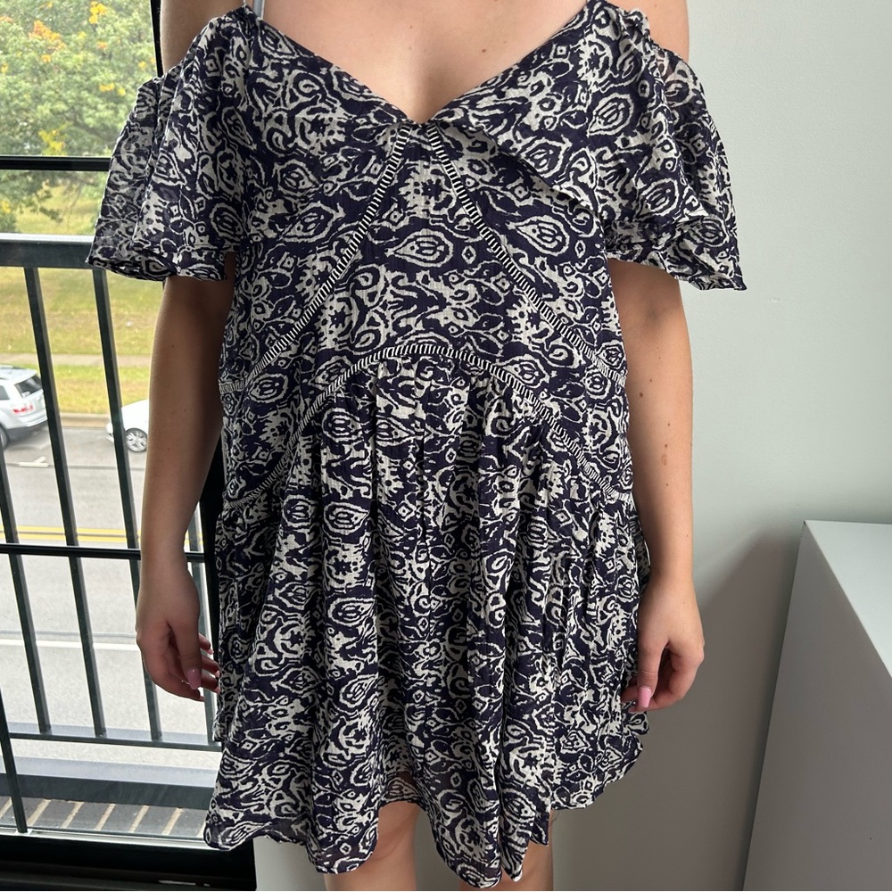 Purple and white design capped sleeve dress